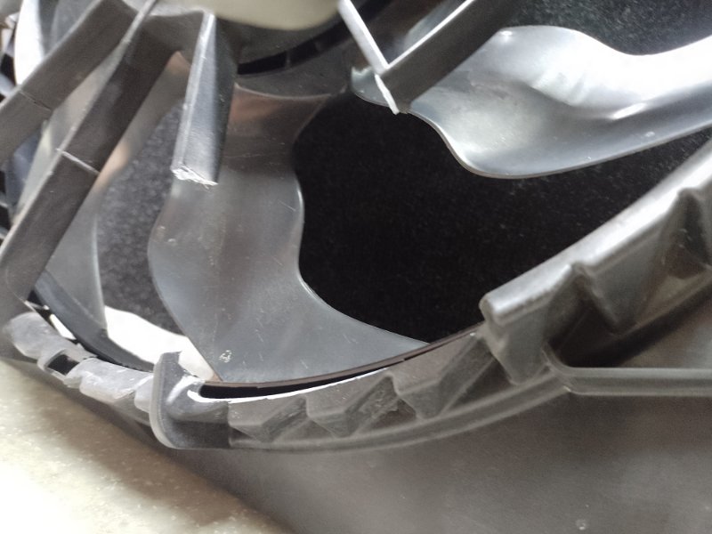 Диффузор вентилятора основного радиатора SANTA FE (DM) 12-18 2013 2.0 G4KH Диффузор вентилятора основного радиатора SANTA FE (DM) 12-18 2013 2.0 G4KH