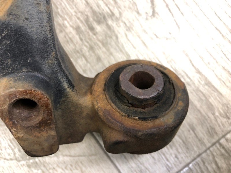 Цапфа задняя правая JOURNEY 08-20 2008 JC 3.5 EGF