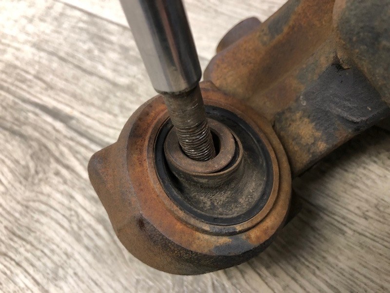 Цапфа задняя правая JOURNEY 08-20 2008 JC 3.5 EGF