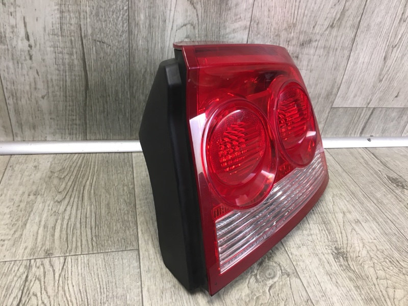 Фонарь наружный правый CHARGER 05-10 2009-2010 Седан