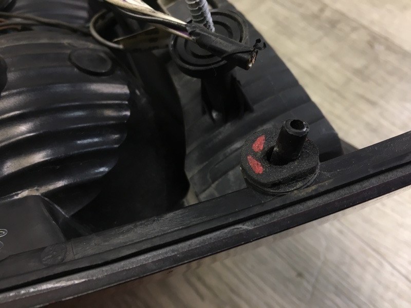 Фонарь наружный правый CHARGER 05-10 2009-2010 Седан