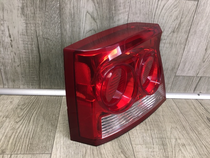 Фонарь наружный левый CHARGER 05-10 2009-2010 Седан