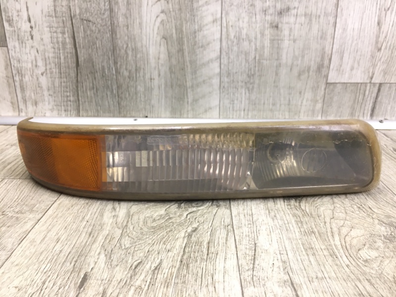 Запчасть дневной ходовой огонь правый CHEVROLET SUBURBAN 00-06 15199559 Б/У Дневной ходовой огонь правый CHEVROLET SUBURBAN 00-06 15199559 Б/У