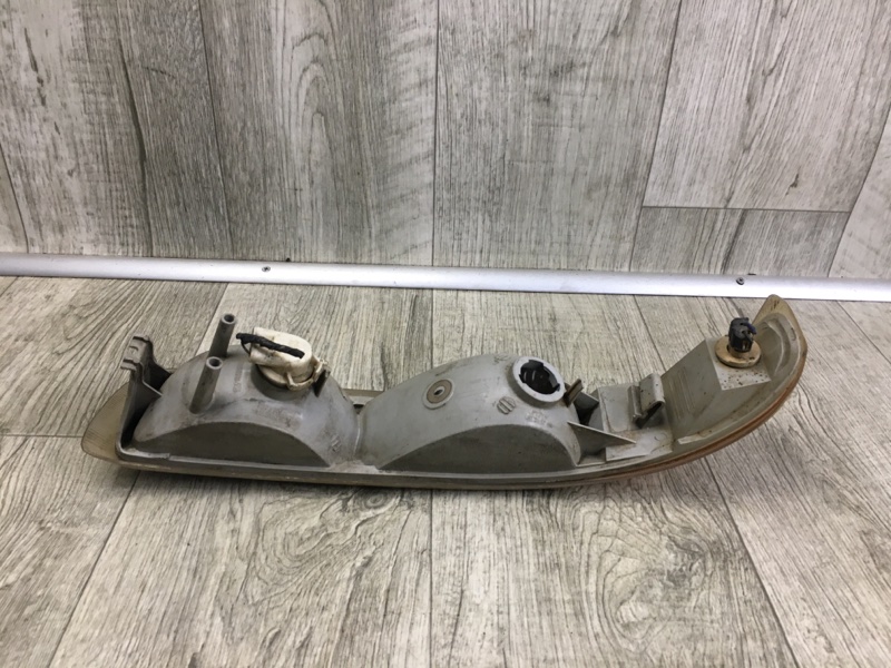 Дневной ходовой огонь правый SUBURBAN 00-06 Дневной ходовой огонь правый SUBURBAN 00-06