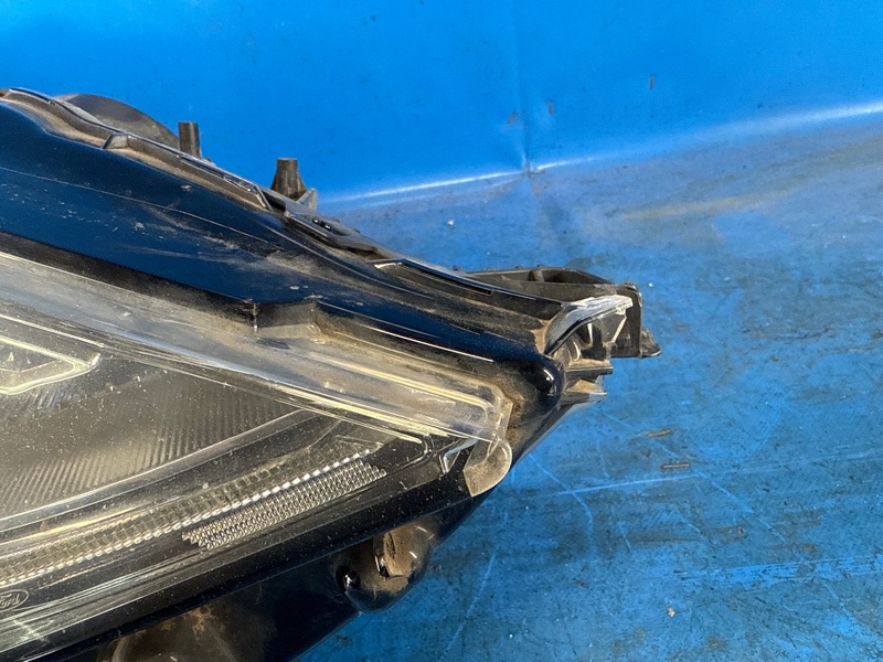 Фара правая FORD FUSION 14-