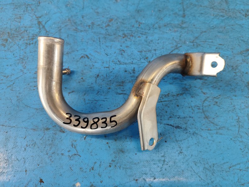 Патрубок системы охлаждения TOYOTA PRIUS - 30 09-17 1657737020 Б/У