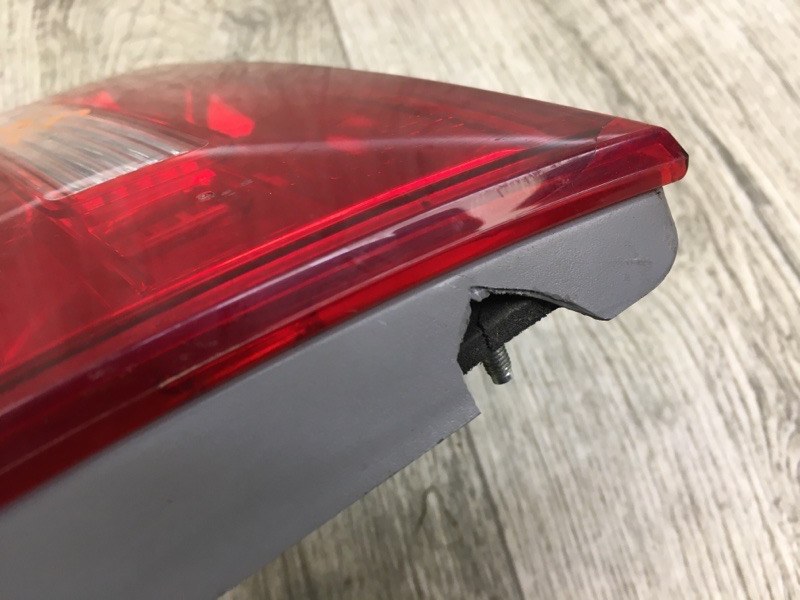 Фонарь внутренний правый MDX (YD2) 06-13