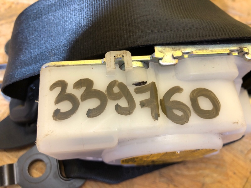 Ремень безопасности LS500 18- Ремень безопасности LS500 18-