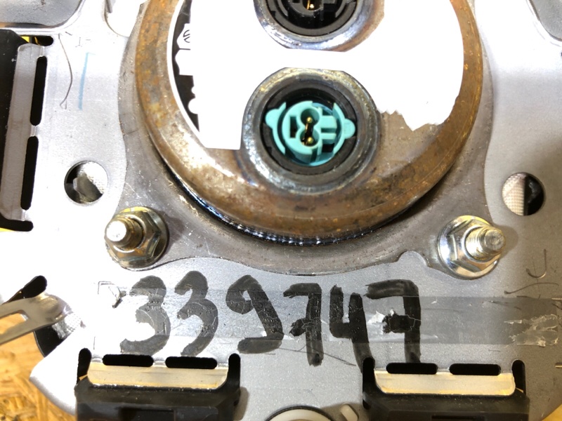 Подушка безопасности в руль LS500 18-