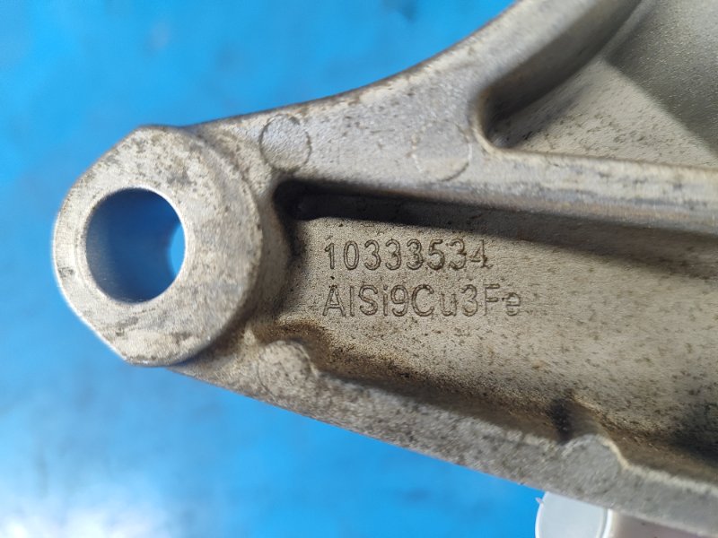 Кронштейн промежуточного вала RENEGADE (BU) 14- 2015 2.4 ED6 Кронштейн промежуточного вала RENEGADE (BU) 14- 2015 2.4 ED6