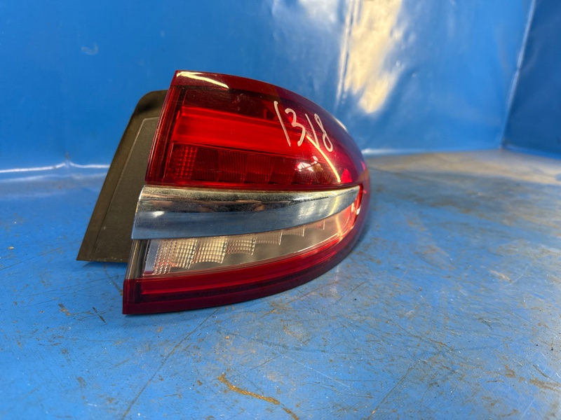 Фонарь наружный правый FUSION 14-