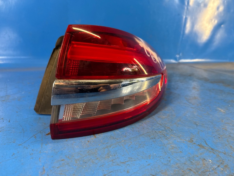 Фонарь наружный правый FUSION 14-