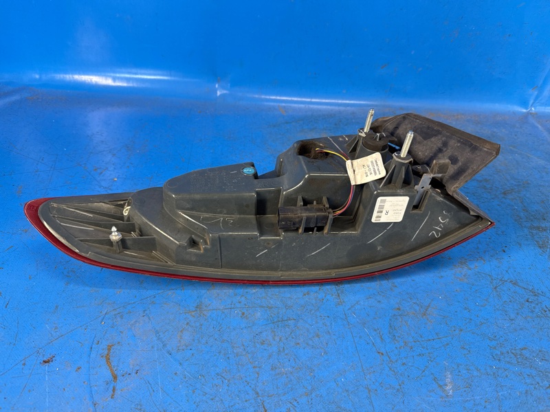 Фонарь наружный правый FUSION 14-