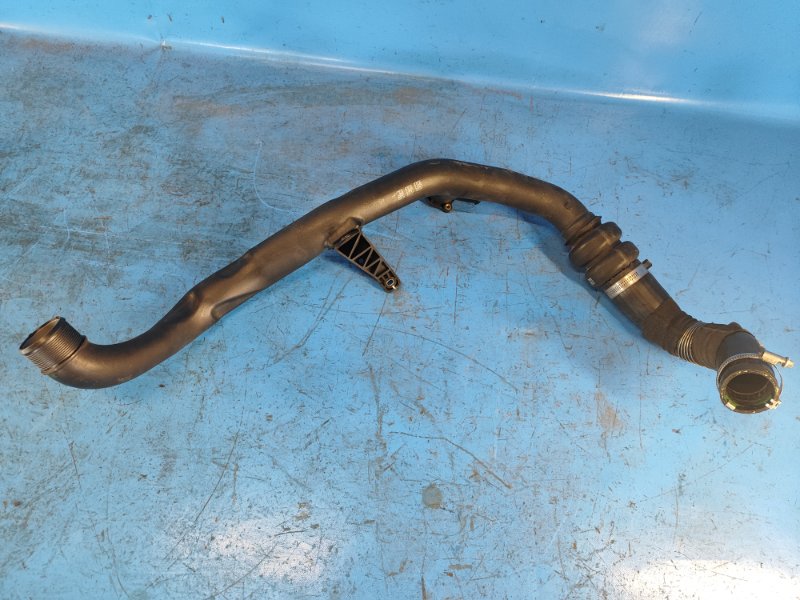 Патрубок интеркулера FORD FUSION 14- 2.7 twin turbo Патрубок интеркулера FORD FUSION 14- 2.7 twin turbo