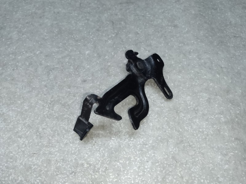 Крюк замка капота левый XC70 07-16 Крюк замка капота левый XC70 07-16