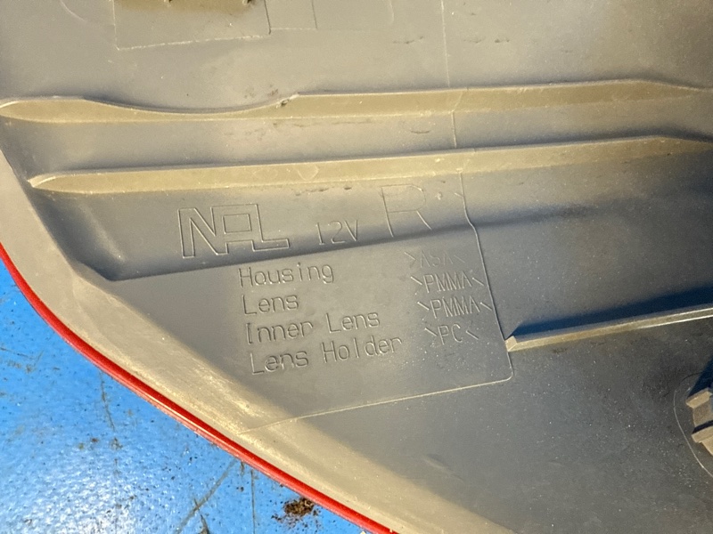 Фонарь наружный правый SIENNA 03-10