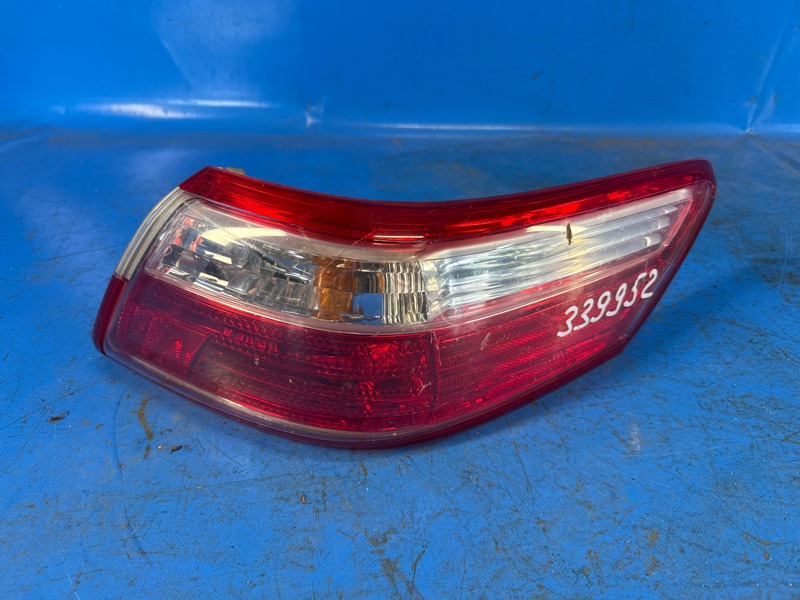 Запчасть фонарь наружный правый TOYOTA CAMRY 40 06-11 8155006240 Б/У Фонарь наружный правый TOYOTA CAMRY 40 06-11 8155006240 Б/У