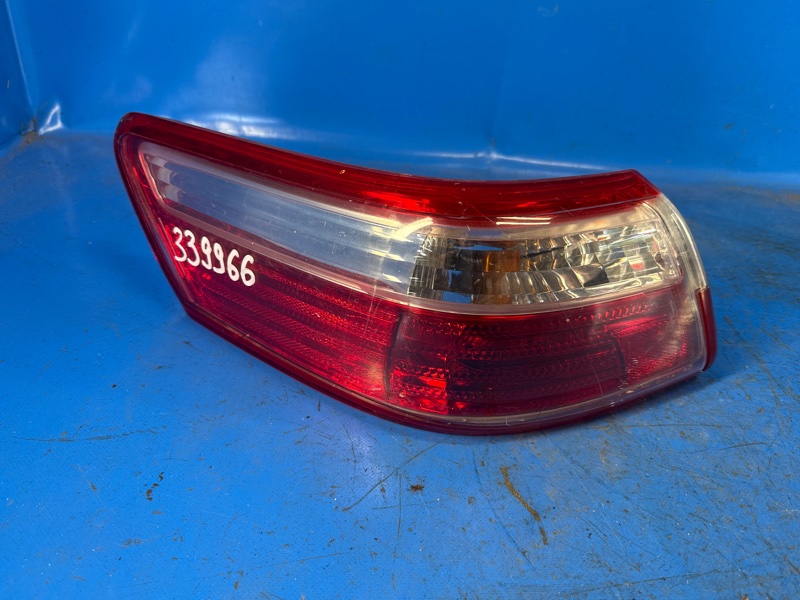 Запчасть фонарь наружный левый TOYOTA CAMRY 40 06-11 8156006240 Б/У Фонарь наружный левый TOYOTA CAMRY 40 06-11 8156006240 Б/У