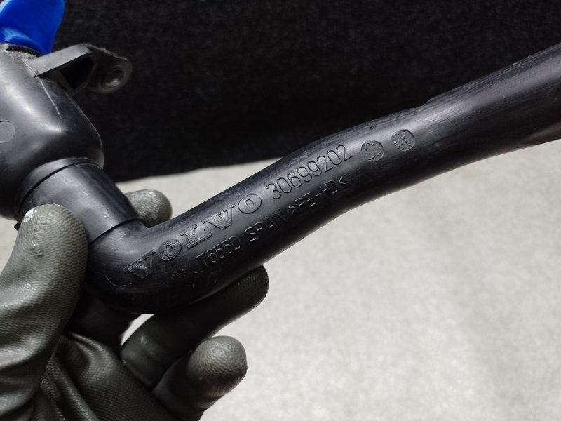 Горловина бачка стеклоомывателя XC70 07-16