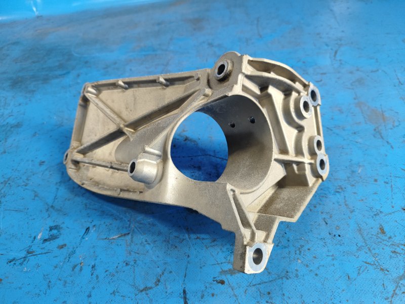 Кронштейн промежуточного вала XC70 07-16 B4204T11