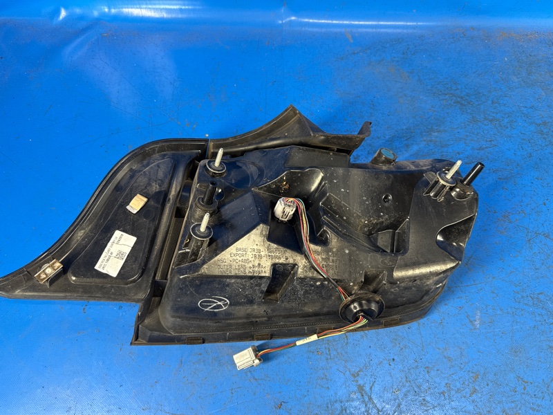 Фонарь наружный левый MUSTANG 15-