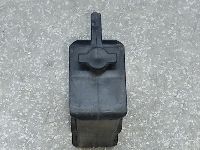 Крепление радиатора XC70 07-16 Крепление радиатора XC70 07-16