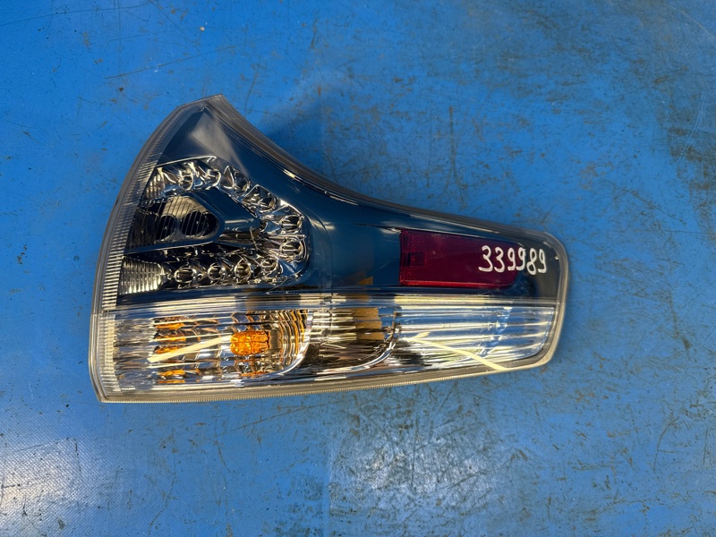 Фонарь наружный правый TOYOTA SIENNA 11-16 2015 3.5 2GR-FE 8155008040 Б/У