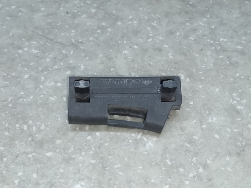 Кронштейн правый VOLVO XC70 07-16 30671769 Б/У