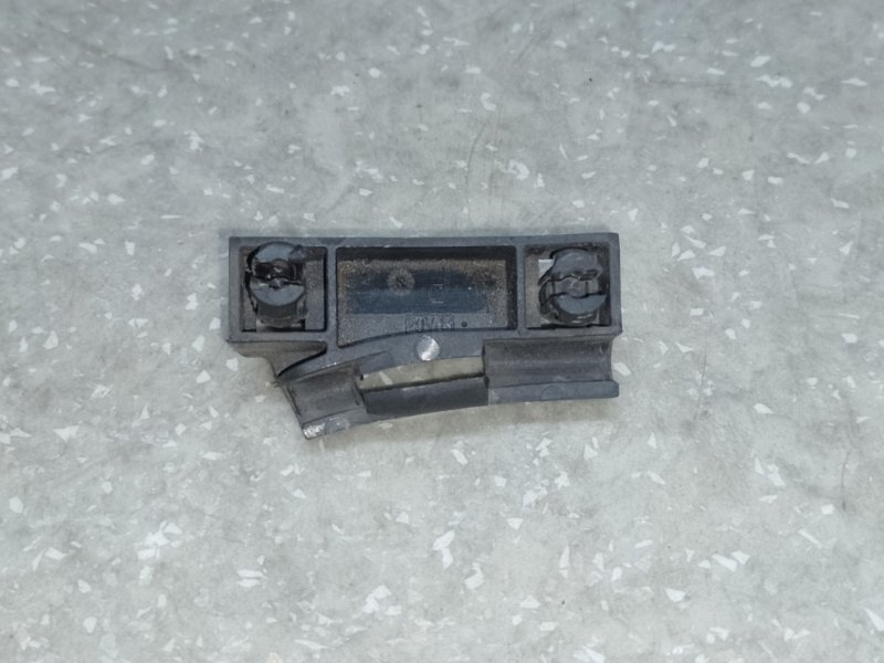 Кронштейн правый XC70 07-16