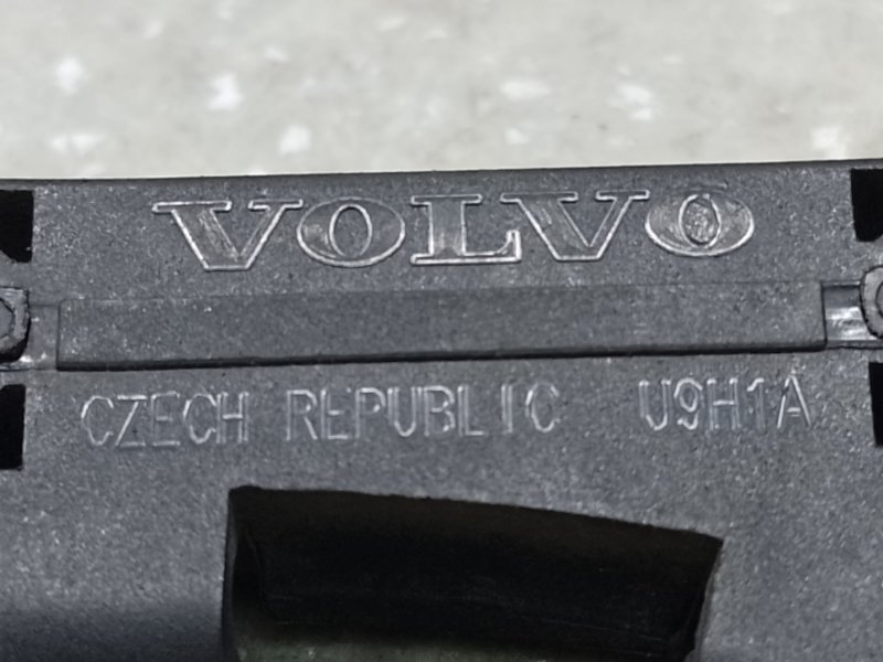 Кронштейн правый XC70 07-16