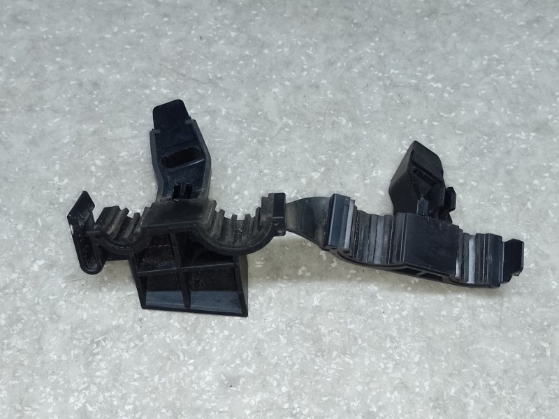 Кронштейн VOLVO XC70 07-16