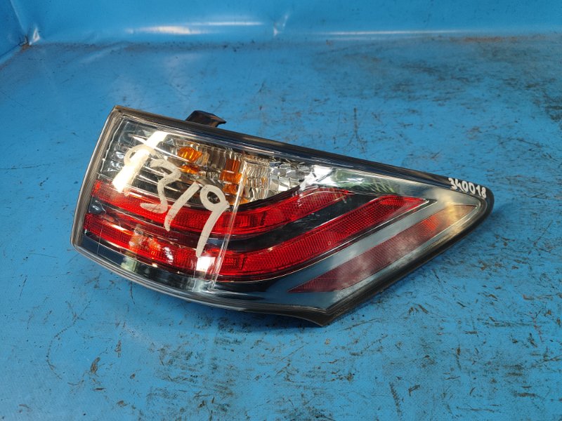 Фонарь наружный правый LEXUS CT200 11-17 2012 1.8 2ZRFXE 8155176010 Б/У
