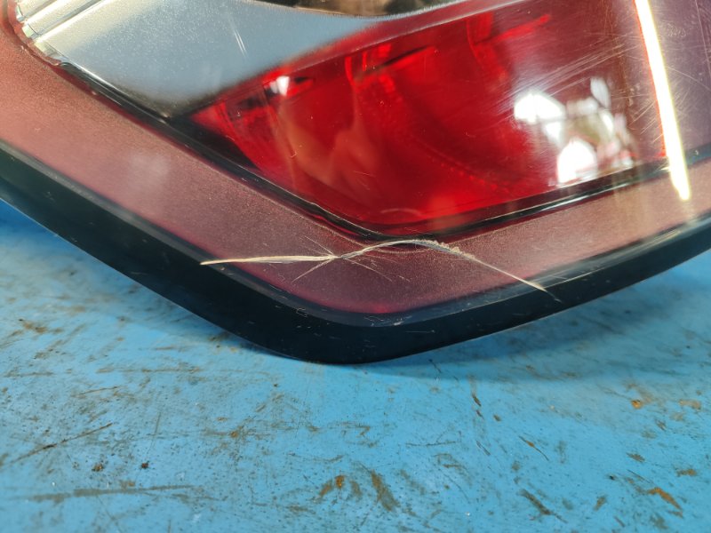 Фонарь наружный левый ESCAPE 12-19 2017 T15HDTX