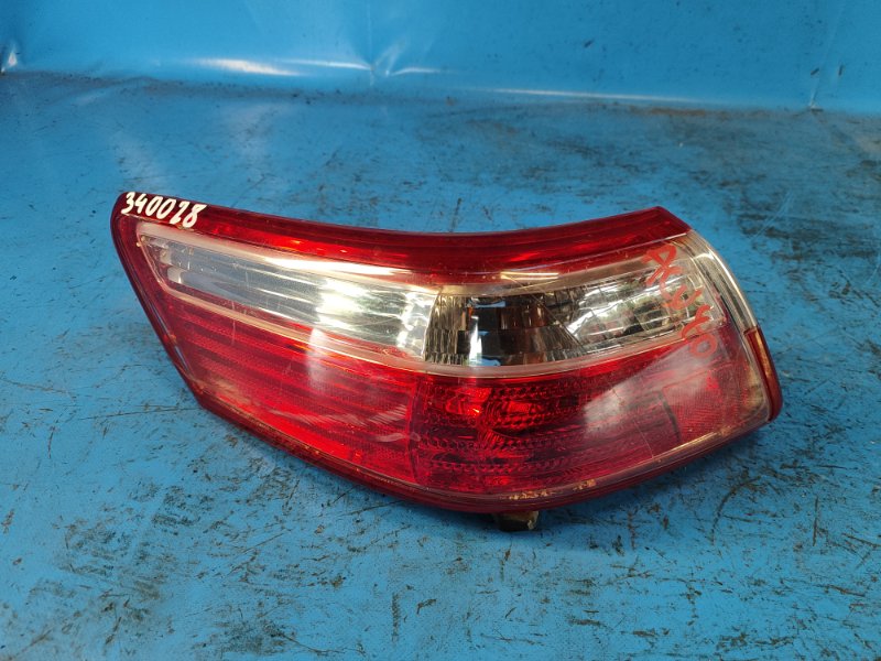 Запчасть фонарь наружный левый TOYOTA CAMRY 40 06-11 8156006240 Б/У Фонарь наружный левый TOYOTA CAMRY 40 06-11 8156006240 Б/У