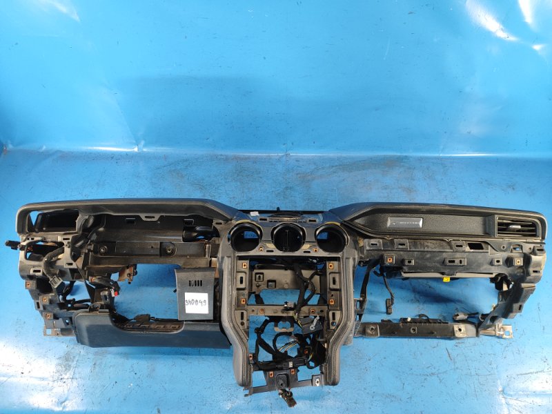 Торпедо FORD MUSTANG 15- JR3Z-6304320-GA Б/У