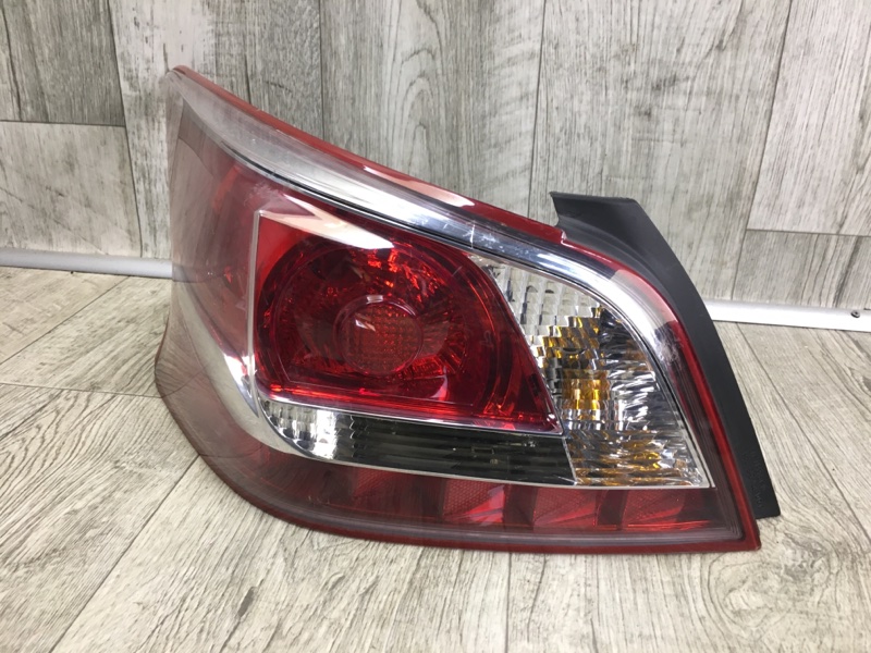 Фонарь наружный левый ALTIMA L33 12-18 L33