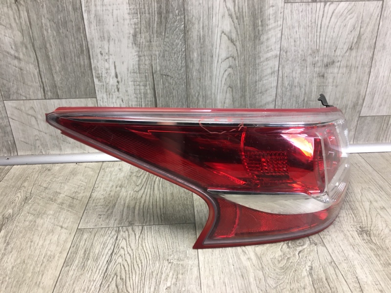 Фонарь наружный левый ALTIMA L33 12-18 L33