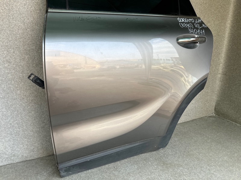 Дверь задняя левая KIA SORENTO UM 14- 2.4 G4KJ Дверь задняя левая KIA SORENTO UM 14- 2.4 G4KJ