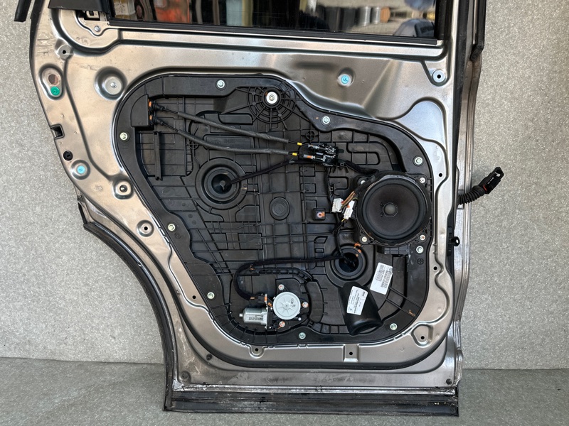 Дверь задняя левая SORENTO UM 14- 2015 2.4 G4KJ Дверь задняя левая SORENTO UM 14- 2015 2.4 G4KJ