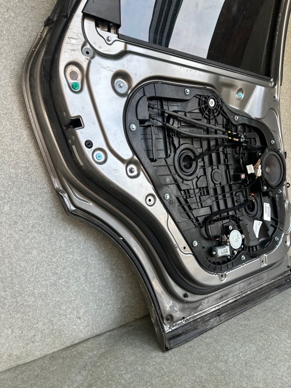 Дверь задняя левая SORENTO UM 14- 2015 2.4 G4KJ Дверь задняя левая SORENTO UM 14- 2015 2.4 G4KJ