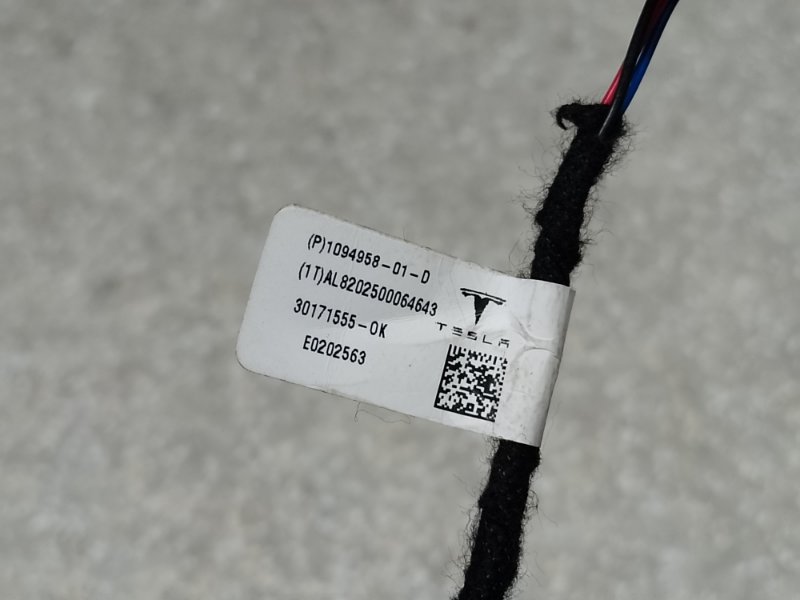 Кнопка открытия двери задняя левая MODEL Y 19- 2021