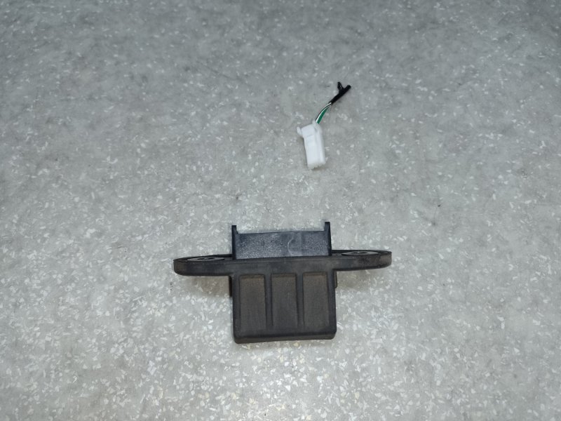 Кнопка открывания багажника наружная CAMRY 55 14-17 2016 2.5 2ARFXE