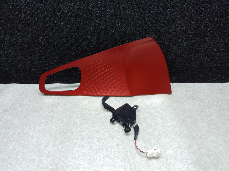 Подсветка двери передняя левая KIA SOUL SK3 19- 2021 G4FJ 1.6 82332-K0020MDR Б/У