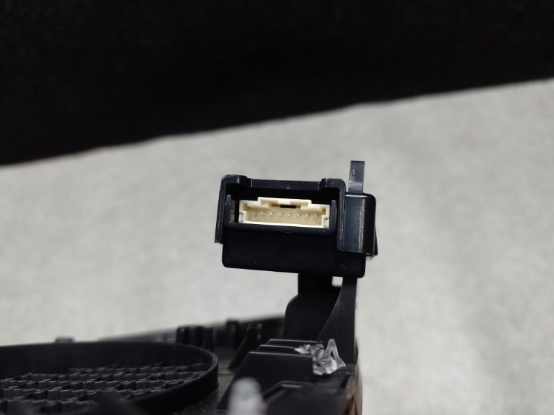 Подсветка двери передняя левая KIA SOUL SK3 19- G4FJ 1.6