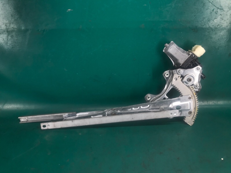 Стеклоподъемник задний правый NISSAN X-TRAIL/ROGUE T32 13-20 2016 2.5 QR25DE 82720-4BA2A Б/У