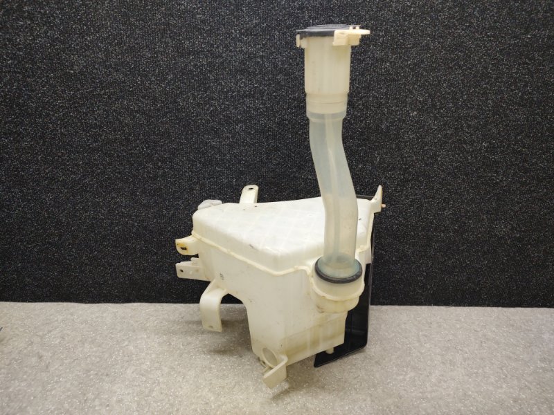 Запчасть бачок омывателя TOYOTA LAND CRUISER PRADO 120 02-09 85315-60300 Б/У Бачок омывателя TOYOTA LAND CRUISER PRADO 120 02-09 85315-60300 Б/У