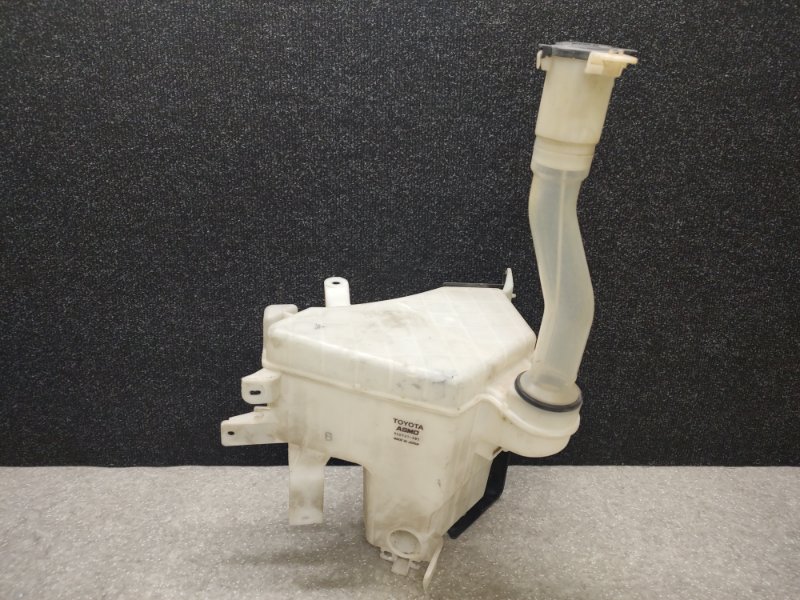 Запчасть бачок омывателя TOYOTA LAND CRUISER PRADO 120 02-09 85315-60300 Б/У Бачок омывателя TOYOTA LAND CRUISER PRADO 120 02-09 85315-60300 Б/У