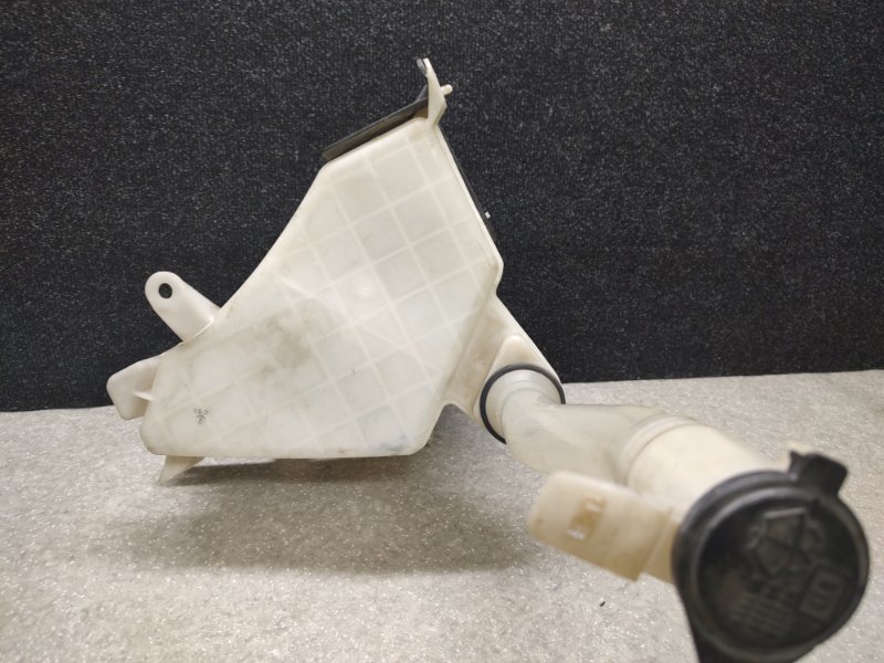 Бачок омывателя TOYOTA LAND CRUISER PRADO 120 02-09 Бачок омывателя TOYOTA LAND CRUISER PRADO 120 02-09