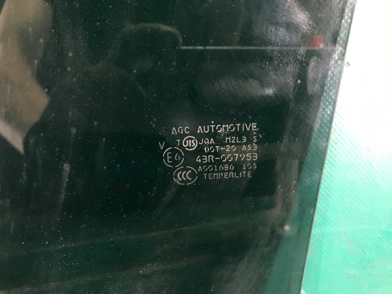 Стекло двери заднее правое JUKE 10-19 2013 1.6 MR16DDT