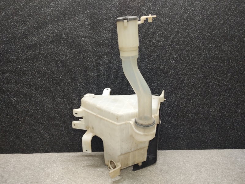 Бачок омывателя TOYOTA LAND CRUISER PRADO 120 02-09 85315-60300 Б/У